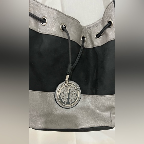 Beautiful Black y silver purse 👛 - Picture 7 of 8